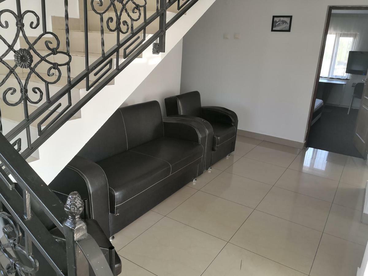 Pensiunea Platinum Targu Jiu Exterior photo