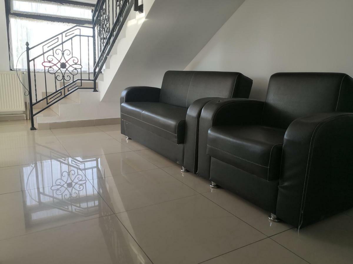 Pensiunea Platinum Targu Jiu Exterior photo